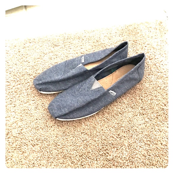 TOMS - Picture 1 of 4